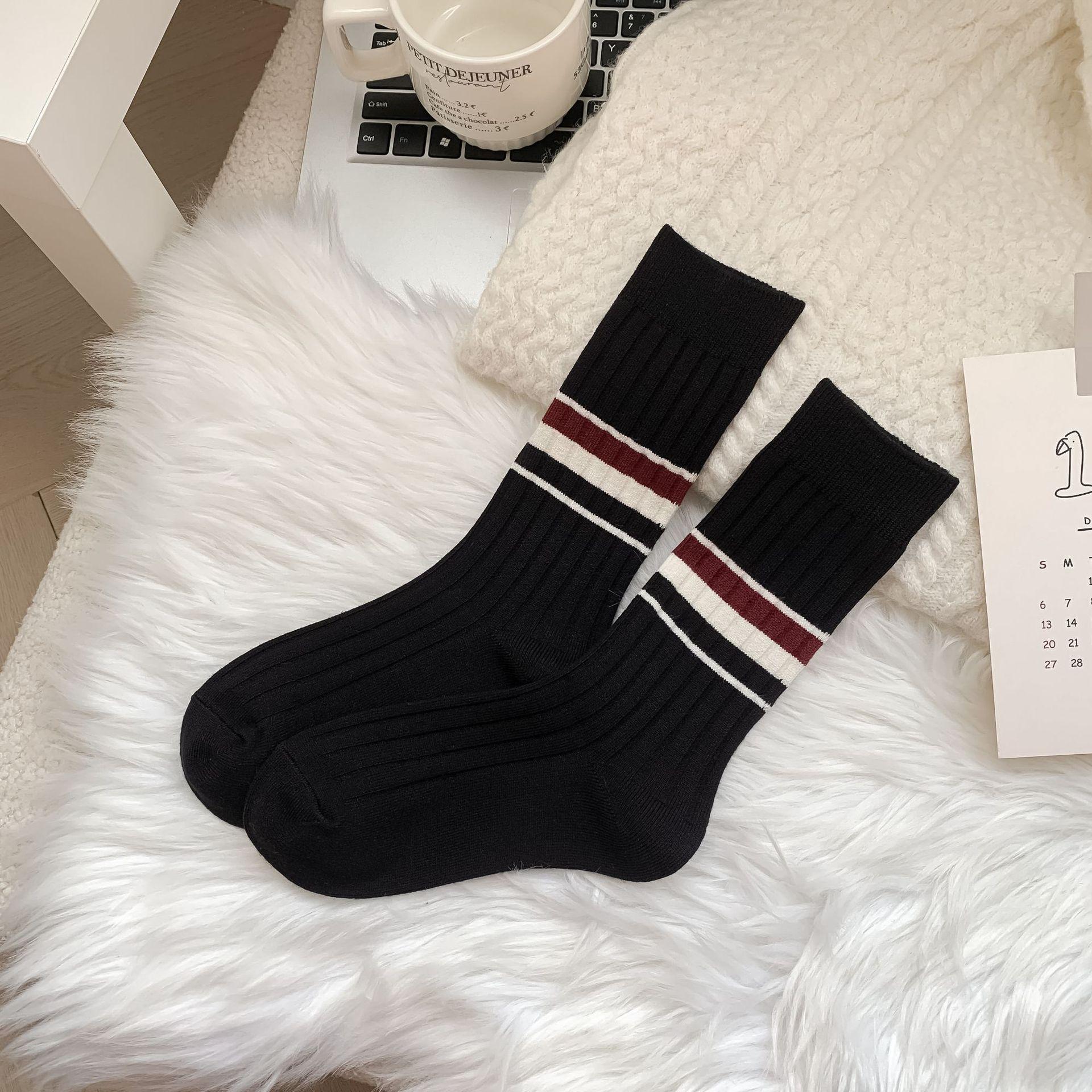 European Cashmere Striped Stacking Socks Thickened Thermal Tube Socks Tide Dongmen Color Matching One size fits all чорний
European Cashmere Striped Stacking Socks Thickened Thermal Tube Socks Tide Dongmen Color Matching One size fits all чорний