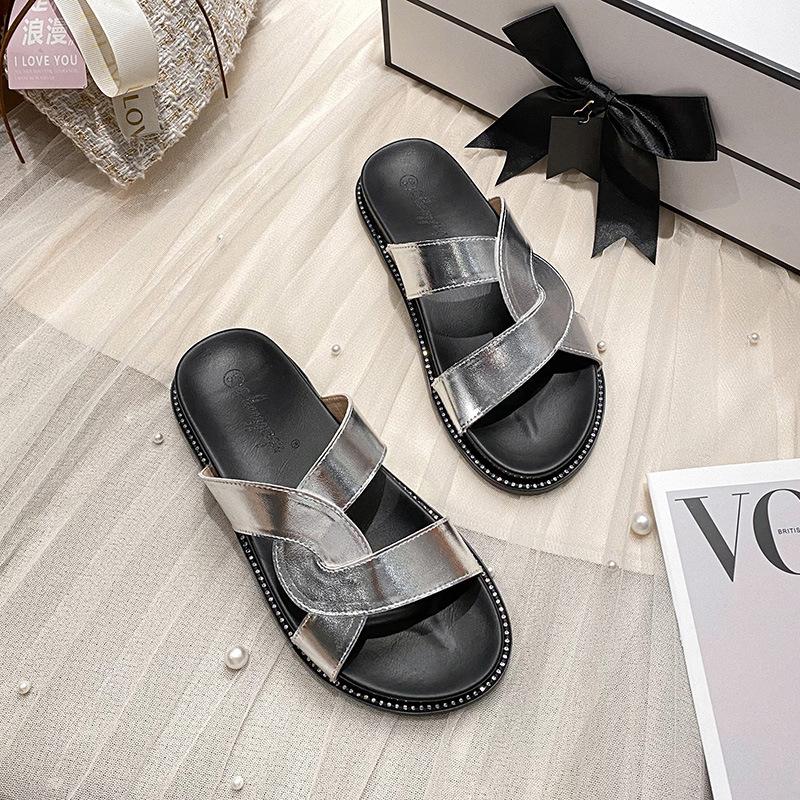 Thick-soled slippers women s new casual flat-bottomed beach cross-over with cool slippers large size 43 абрикосовий
Thick-soled slippers women s new casual flat-bottomed beach cross-over with cool slippers large size 43 абрикосовий