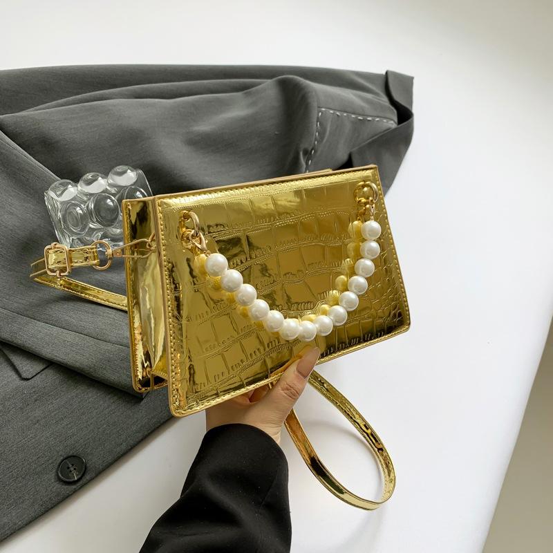 Casual handbag simple and fashionable commuter shoulder bag 2024 summer new trend fashion Korean version messenger bag bag золотий
Casual handbag simple and fashionable commuter shoulder bag 2024 summer new trend fashion Korean version messenger bag bag золотий