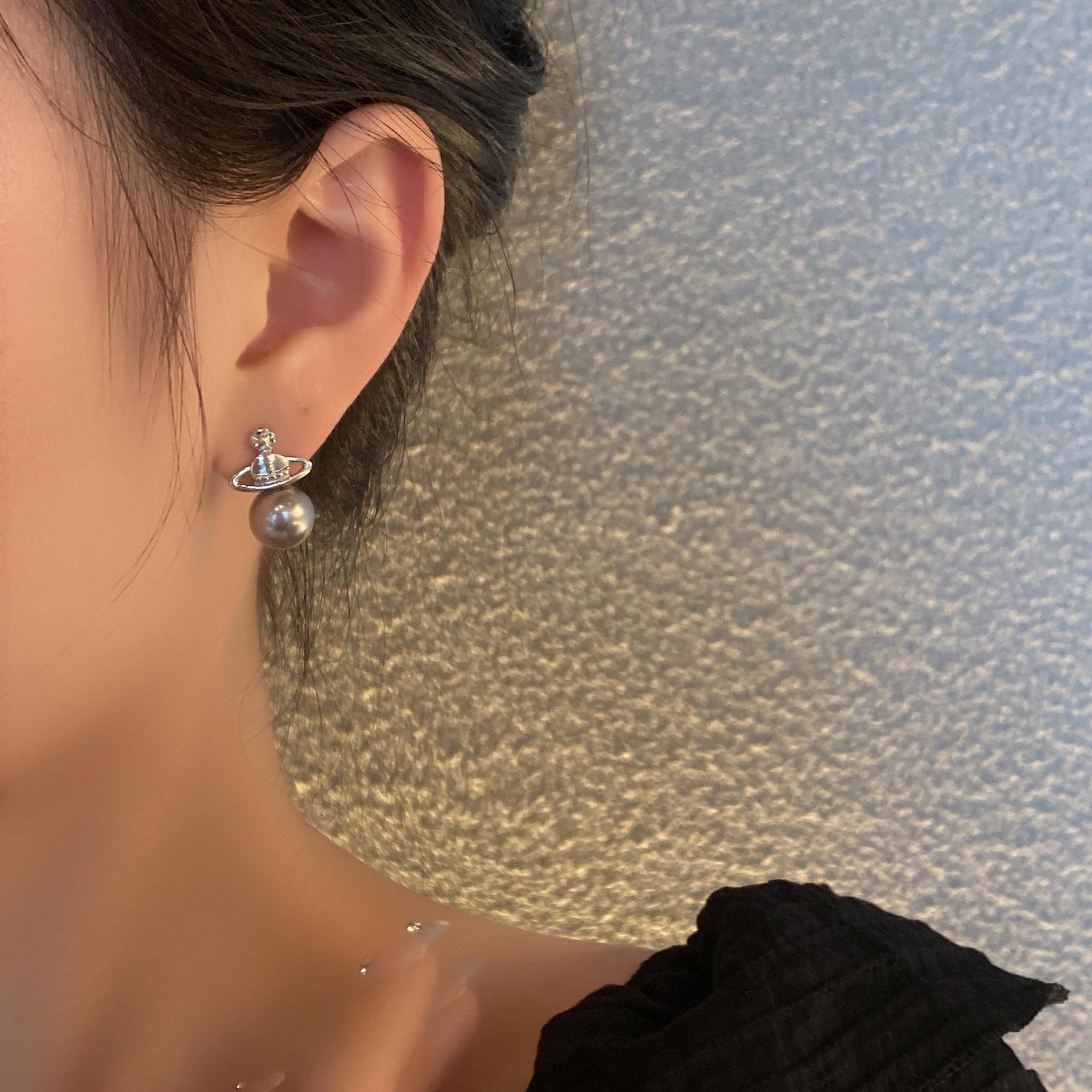 Серьги с жемчугом Planet Pearl, простые и в западном стиле, легкие, роскошные и высококачественные серьги-гвоздики
Серьги с жемчугом Planet Pearl, простые и в западном стиле, легкие, роскошные и высококачественные серьги-гвоздики