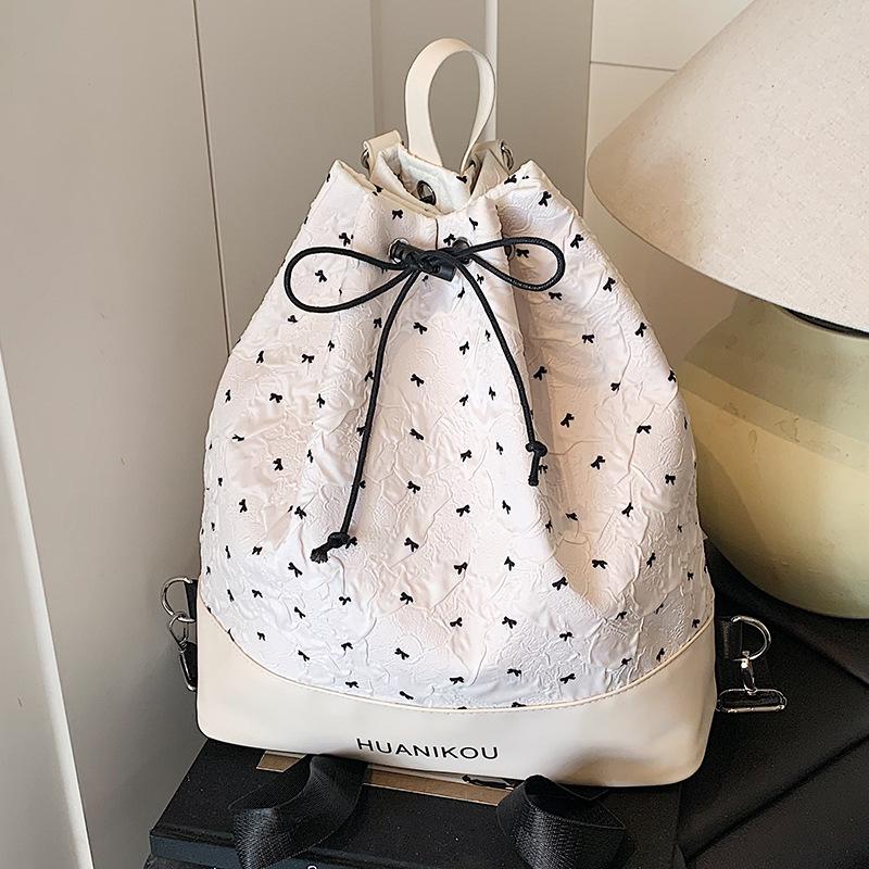 Large capacity tote bag cute one-shoulder commuter bag women s 2025 summer new simple bow backpack білий
Large capacity tote bag cute one-shoulder commuter bag women s 2025 summer new simple bow backpack білий