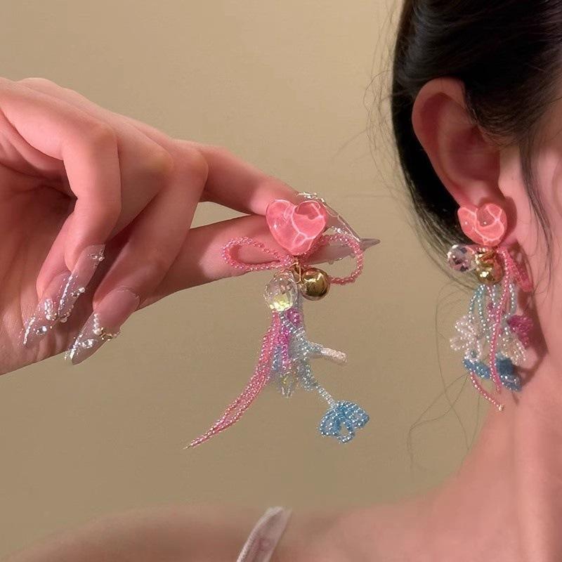 Resin glass rice bead bow fringed earrings fashion super fairy stud earrings light luxury high-end earrings
Resin glass rice bead bow fringed earrings fashion super fairy stud earrings light luxury high-end earrings