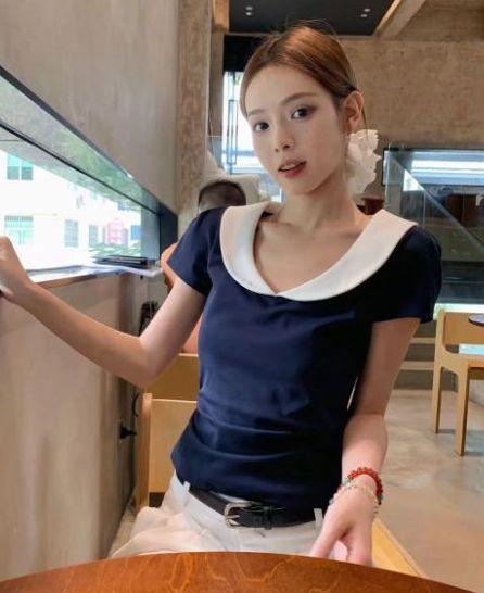 Design Sense Doll Collar Simple Short Sleeve T-Shirt Female Slim Skinny Summer Short Skinny Spice Girl Low Neck Top L (recommended 57.5-65kg ) Темно-синій
Design Sense Doll Collar Simple Short Sleeve T-Shirt Female Slim Skinny Summer Short Skinny Spice Girl Low Neck Top L (recommended 57.5-65kg ) Темно-синій