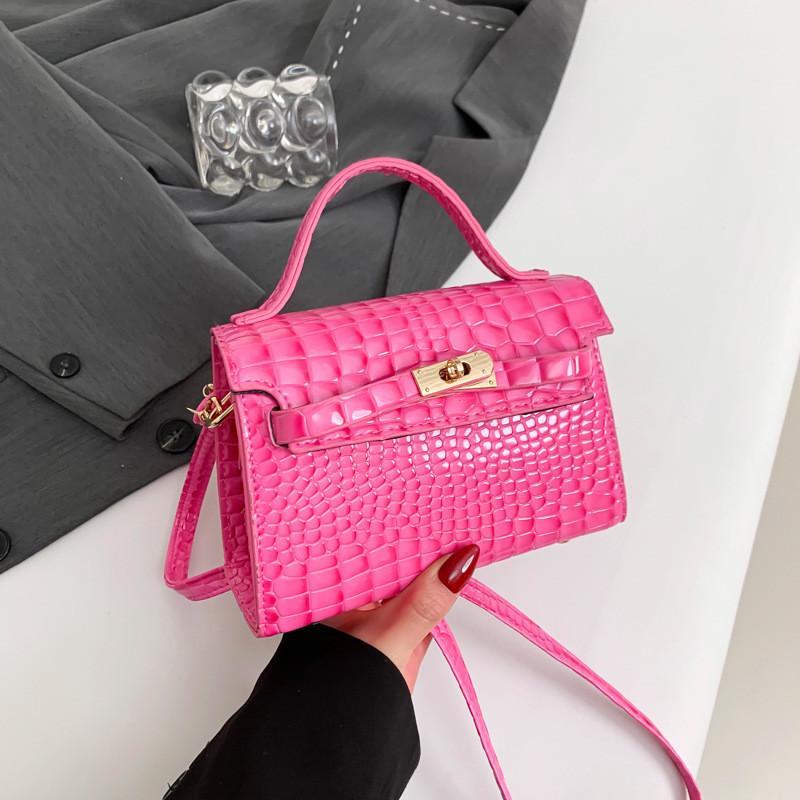 Fashionable Crossbody Bag For Women 2024 Small Square Shape With Stitching рожевий червоний колір
Fashionable Crossbody Bag For Women 2024 Small Square Shape With Stitching рожевий червоний колір