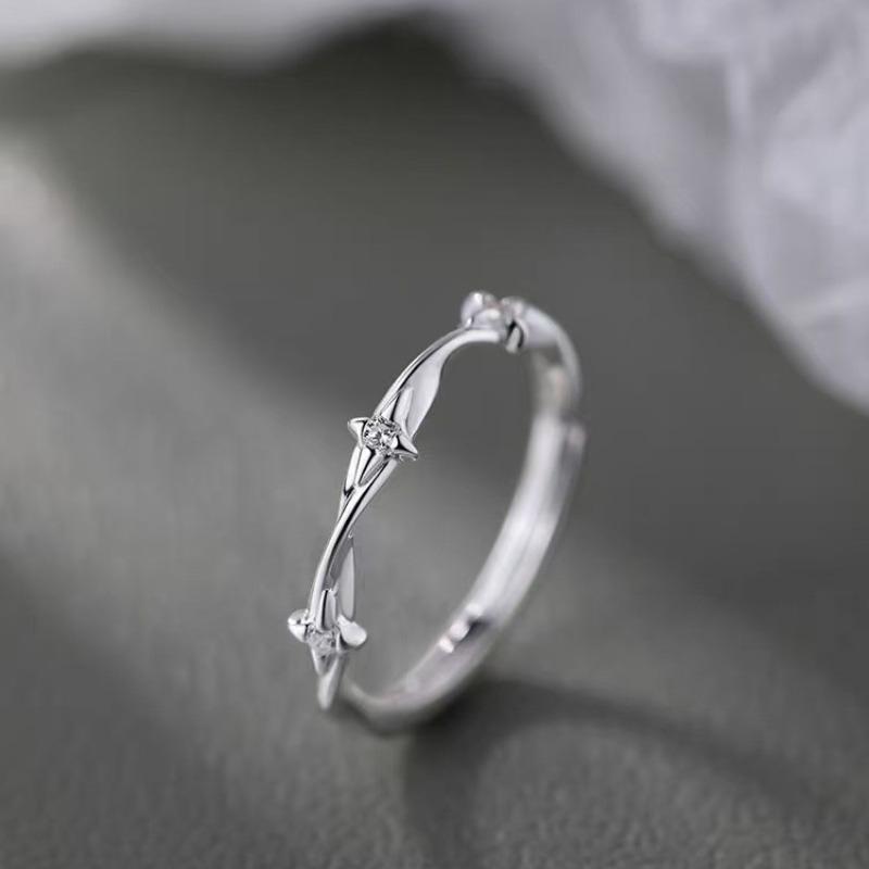 Quadrilateral Star Ring - A Niche, Minimalist, Pure Ring for The Index Finger, Exuding A Sense of Sophistication and Luxury.
Quadrilateral Star Ring - A Niche, Minimalist, Pure Ring for The Index Finger, Exuding A Sense of Sophistication and Luxury.