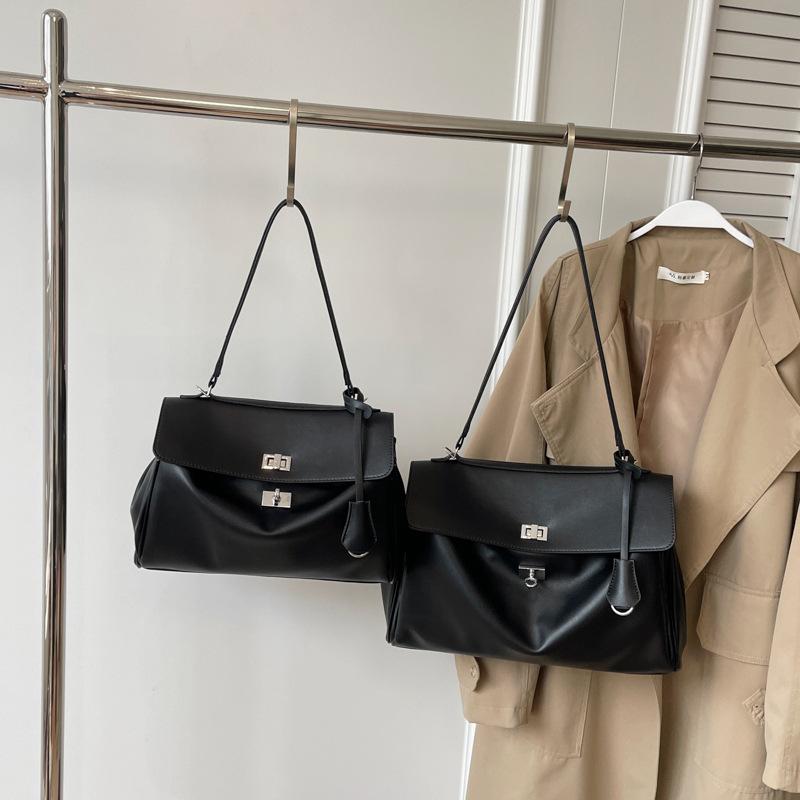 Portable messenger bag women s 2025 new trendUnderarm bag high-end sense large-capacity commuter bag
Portable messenger bag women s 2025 new trendUnderarm bag high-end sense large-capacity commuter bag