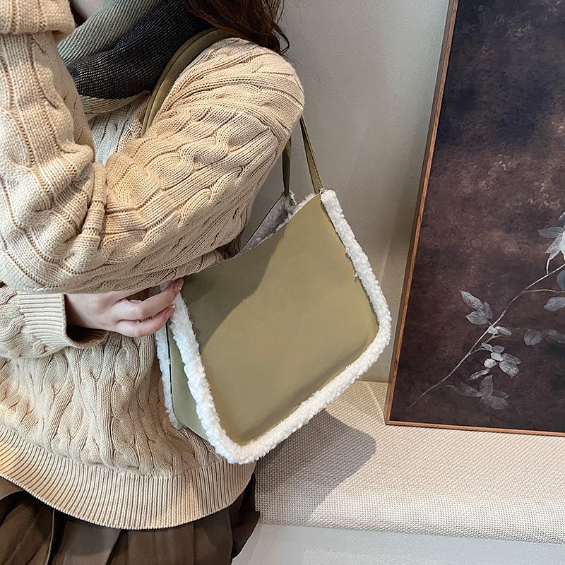 New shoulder bag women s deerskin velvet handbag large capacity vegetable basket lamb wool tote bag women s autumn 26*10*22
New shoulder bag women s deerskin velvet handbag large capacity vegetable basket lamb wool tote bag women s autumn 26*10*22