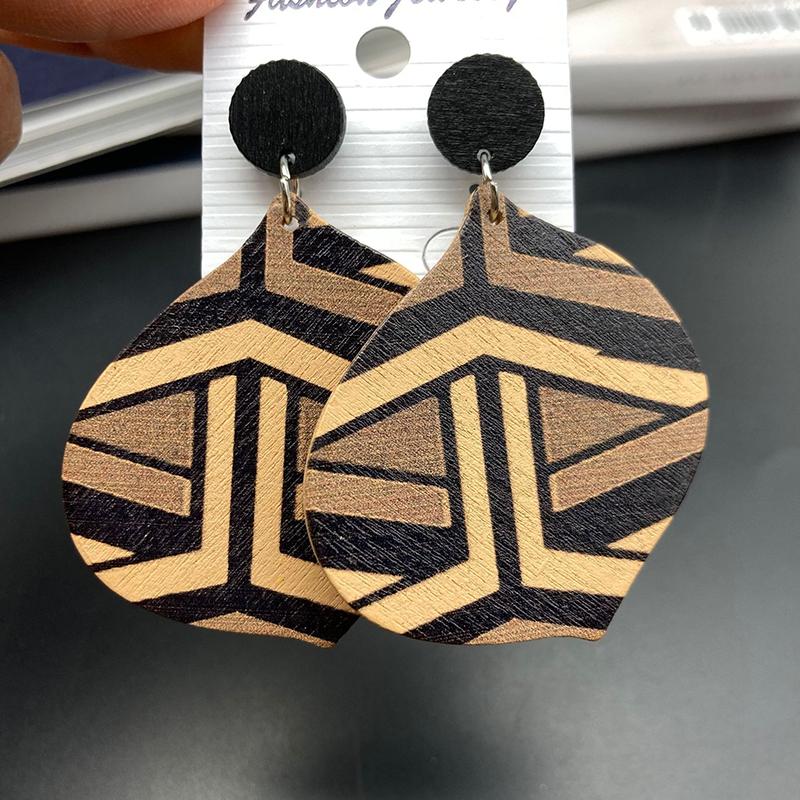 Vintage Painted Leaf Shaped Wooden Earrings for Women Ethnic Artistic Style Personality Earring Vacation Party Jewelry чорний
Vintage Painted Leaf Shaped Wooden Earrings for Women Ethnic Artistic Style Personality Earring Vacation Party Jewelry чорний