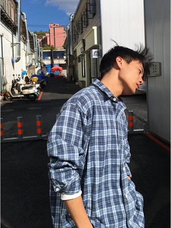 Мужская синяя повседневная клетчатая куртка-рубашка с длинным рукавом - Весенне-осенний универсальный пике-топ с солнцезащитой Small
Мужская синяя повседневная клетчатая куртка-рубашка с длинным рукавом - Весенне-осенний универсальный пике-топ с солнцезащитой Small