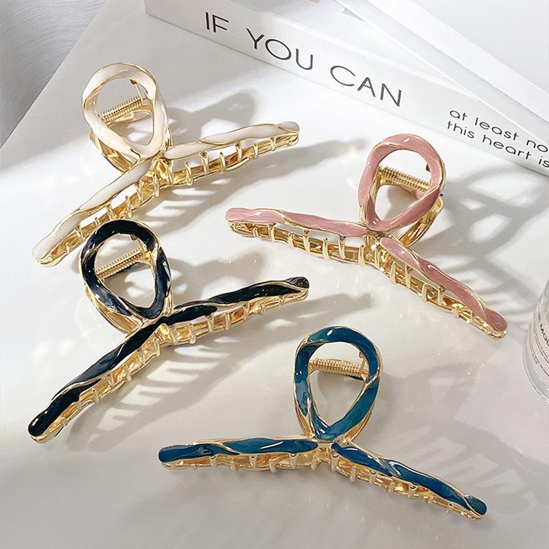 New large metal grab clip, advanced sense dripping oil shark clip temperament simple hair grab headdress
New large metal grab clip, advanced sense dripping oil shark clip temperament simple hair grab headdress
