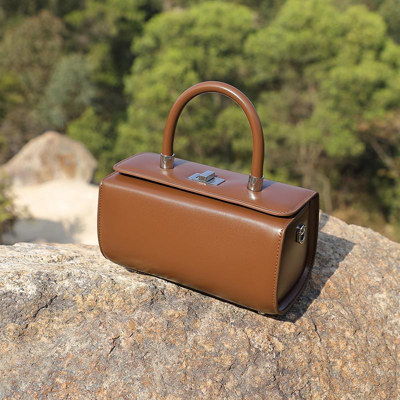 Luxury Designer Women s Bag Box Shaped Handbags Cowhide Women Shoulder Bags Minimalism Crossbody Bag
Luxury Designer Women s Bag Box Shaped Handbags Cowhide Women Shoulder Bags Minimalism Crossbody Bag