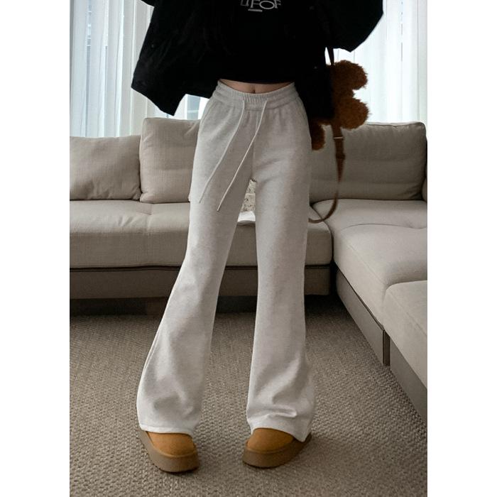 Жіночі вельветові зимові штани кльош в американському стилі - Теплі, еластична талія, довгий дизайн, що волочиться по підлозі. Light Gray (Fleece Lined, Thickened)
Жіночі вельветові зимові штани кльош в американському стилі - Теплі, еластична талія, довгий дизайн, що волочиться по підлозі. Light Gray (Fleece Lined, Thickened)