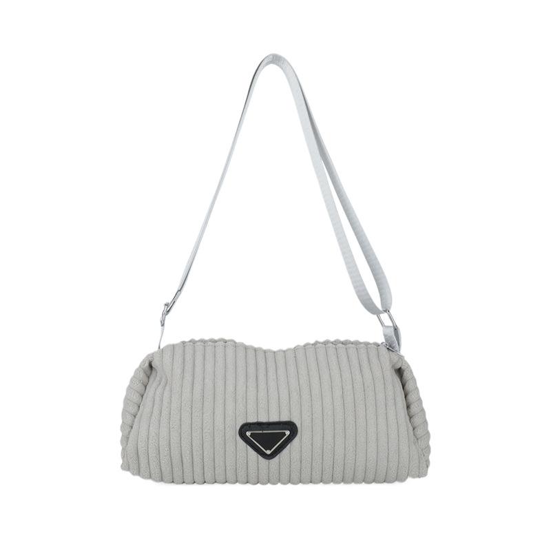 Нішева дизайнерська сумка жіноча 2024 нова трендова текстура модна універсальна інс на одне плече кросбоді під пахву сірий колір
Нішева дизайнерська сумка жіноча 2024 нова трендова текстура модна універсальна інс на одне плече кросбоді під пахву сірий колір