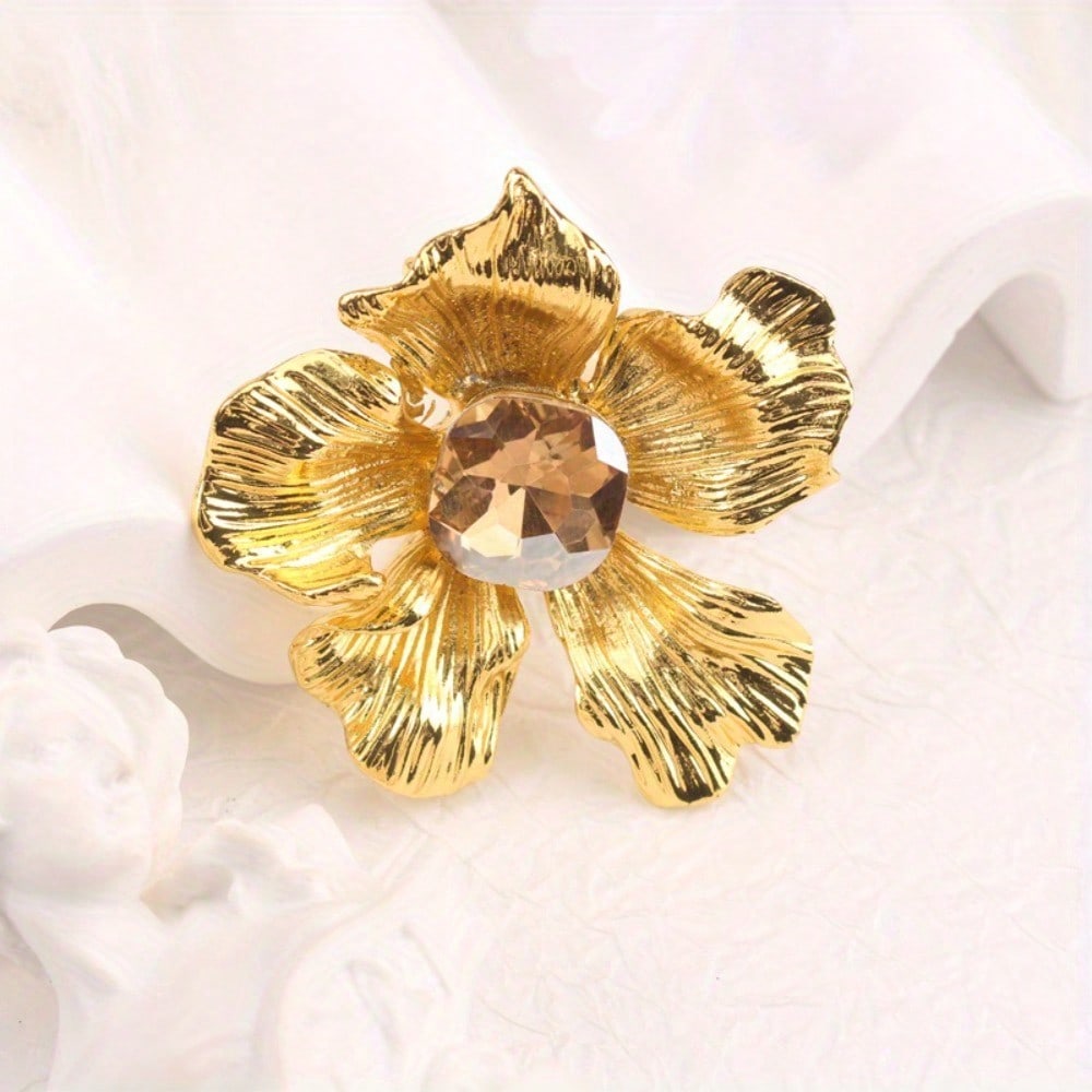 1pc Golden Five-Leaf Flower Brooch: An Exquisite, Versatile Accessory and The Perfect Jewelry Gift for Women on Any Occasion
1pc Golden Five-Leaf Flower Brooch: An Exquisite, Versatile Accessory and The Perfect Jewelry Gift for Women on Any Occasion