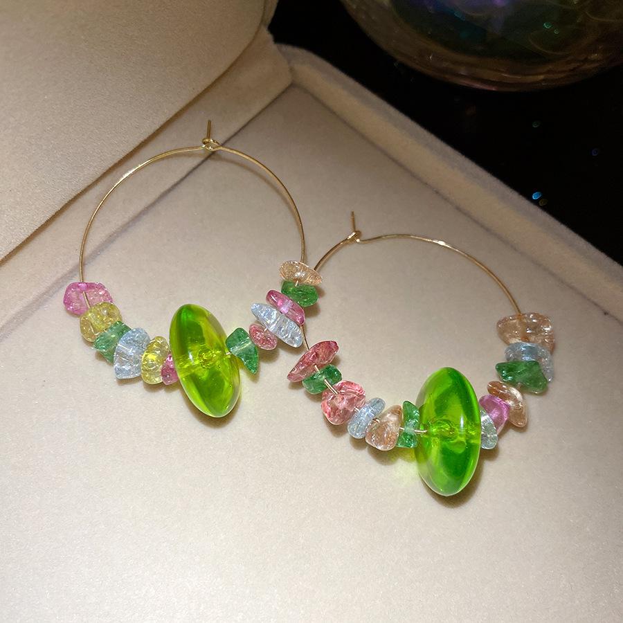Stone glass beaded round pendant earrings, sweet temperament, small and fresh earrings, simple design, versatile earrings
Stone glass beaded round pendant earrings, sweet temperament, small and fresh earrings, simple design, versatile earrings
