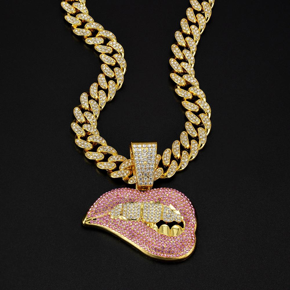 New Men Women Hip Hop Bite Lip Shape Pendant Necklace with 13mm Crystal Cuban Chain Iced Out Bling HipHop Necklace Charm Jewelry
New Men Women Hip Hop Bite Lip Shape Pendant Necklace with 13mm Crystal Cuban Chain Iced Out Bling HipHop Necklace Charm Jewelry
