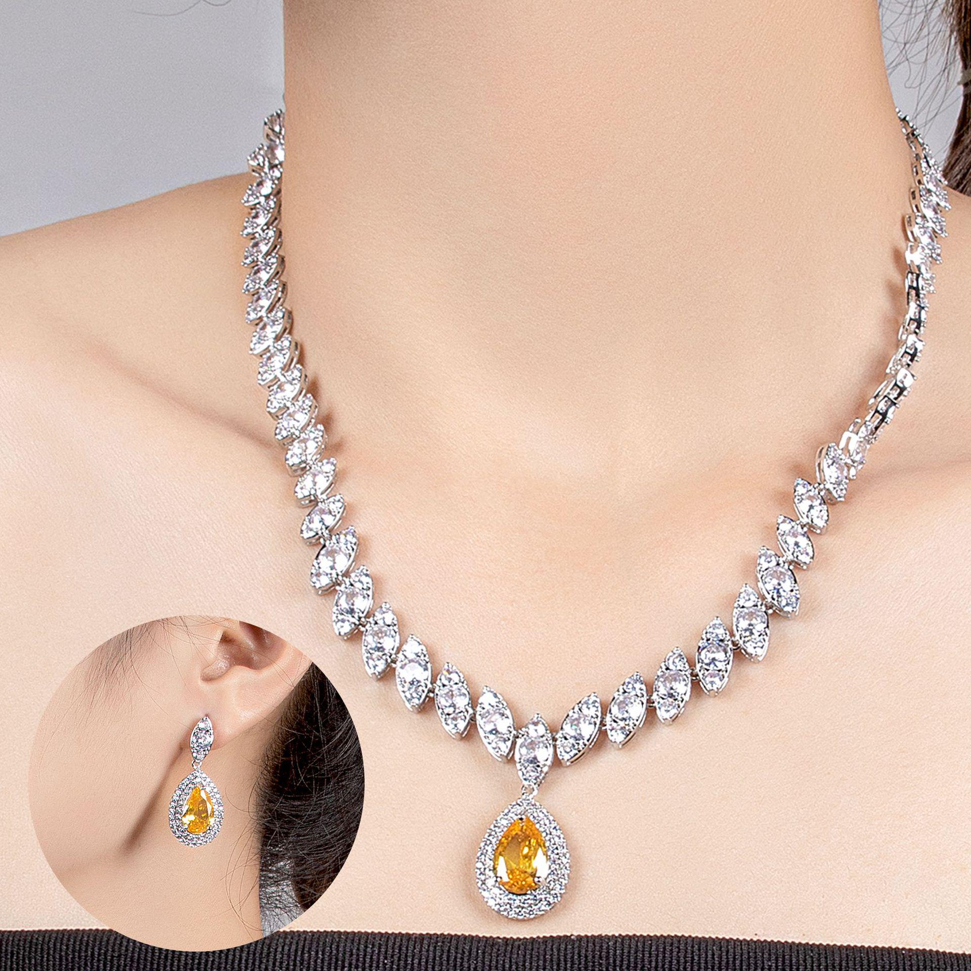 Teardrop Necklace & Zircon Tassel Earrings Bridal Set - Popular European & American Style
Teardrop Necklace & Zircon Tassel Earrings Bridal Set - Popular European & American Style