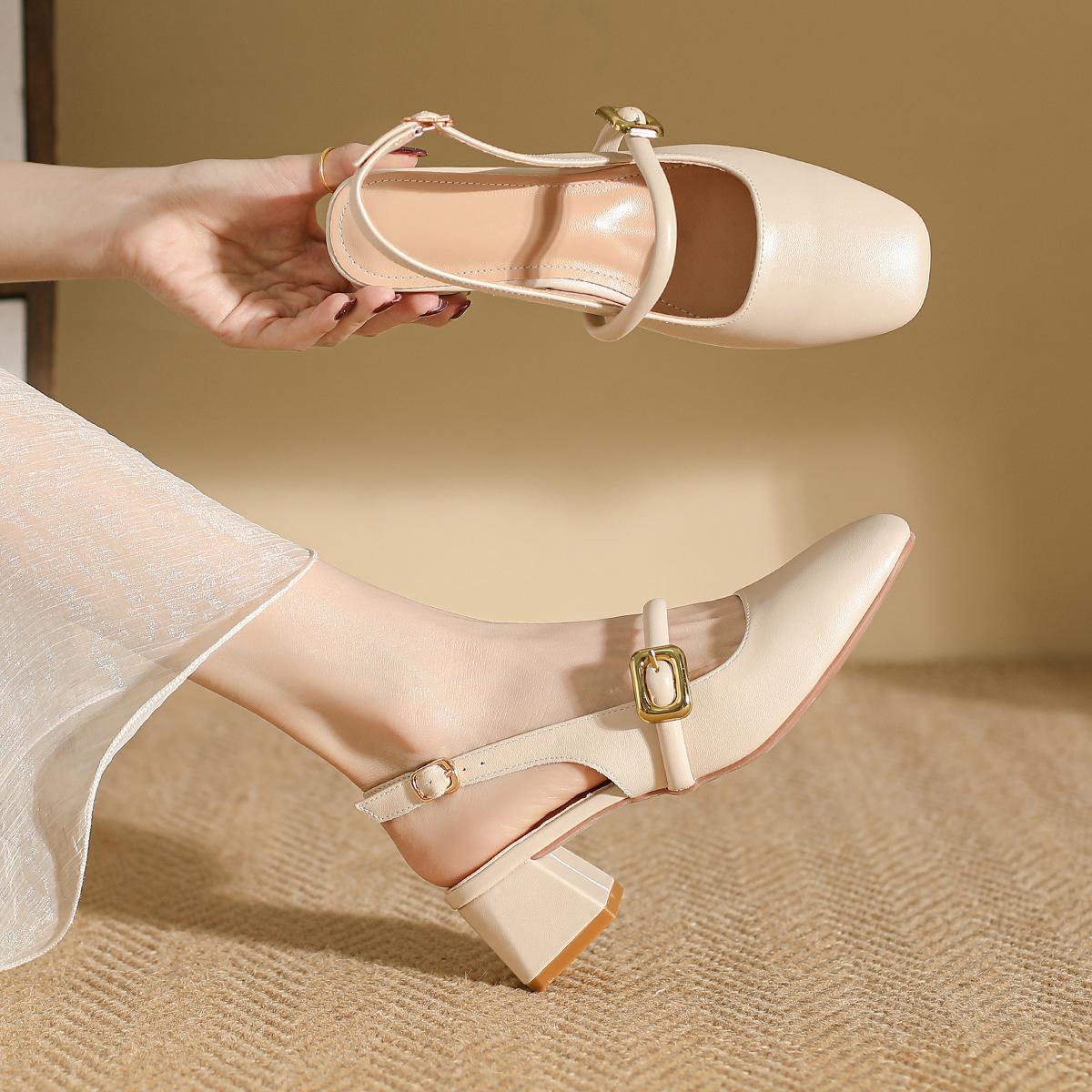 French temperament thick heel bag head sandals women s 2024 summer new square head leather rear empty sandals Mary Jane single shoes 34 абрикосовый
French temperament thick heel bag head sandals women s 2024 summer new square head leather rear empty sandals Mary Jane single shoes 34 абрикосовый