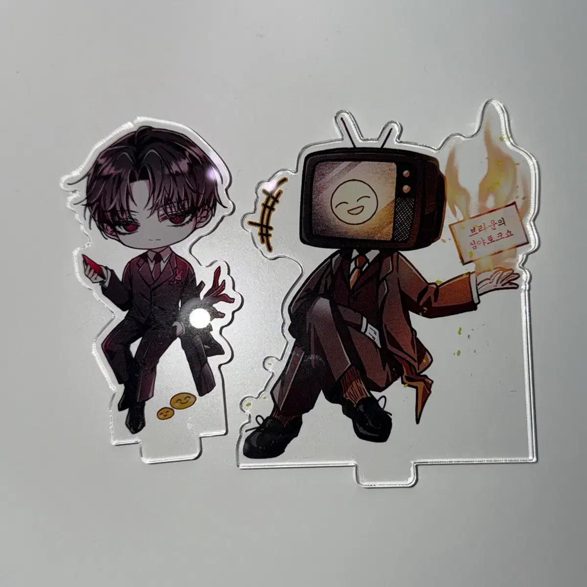 Broken Brown, Brown Acrylic Stand Set Used
Broken Brown, Brown Acrylic Stand Set Used