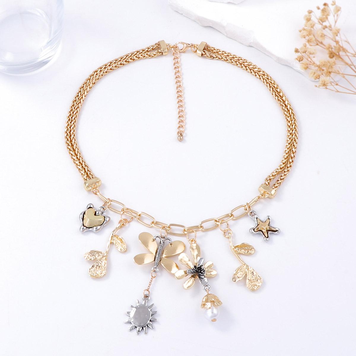 Light luxury high-end design sense alloy animal flower fringed pendant women s chain necklace casual versatile
Light luxury high-end design sense alloy animal flower fringed pendant women s chain necklace casual versatile