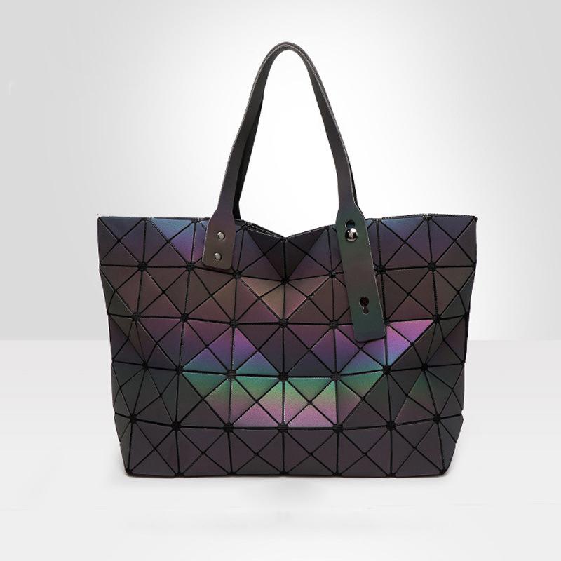 New Matte Luminous Portable Women s Bag Rhombus Geometric Rhombus Bag Shoulder Bag Women s Satchel Bag 44*28*12cm
New Matte Luminous Portable Women s Bag Rhombus Geometric Rhombus Bag Shoulder Bag Women s Satchel Bag 44*28*12cm