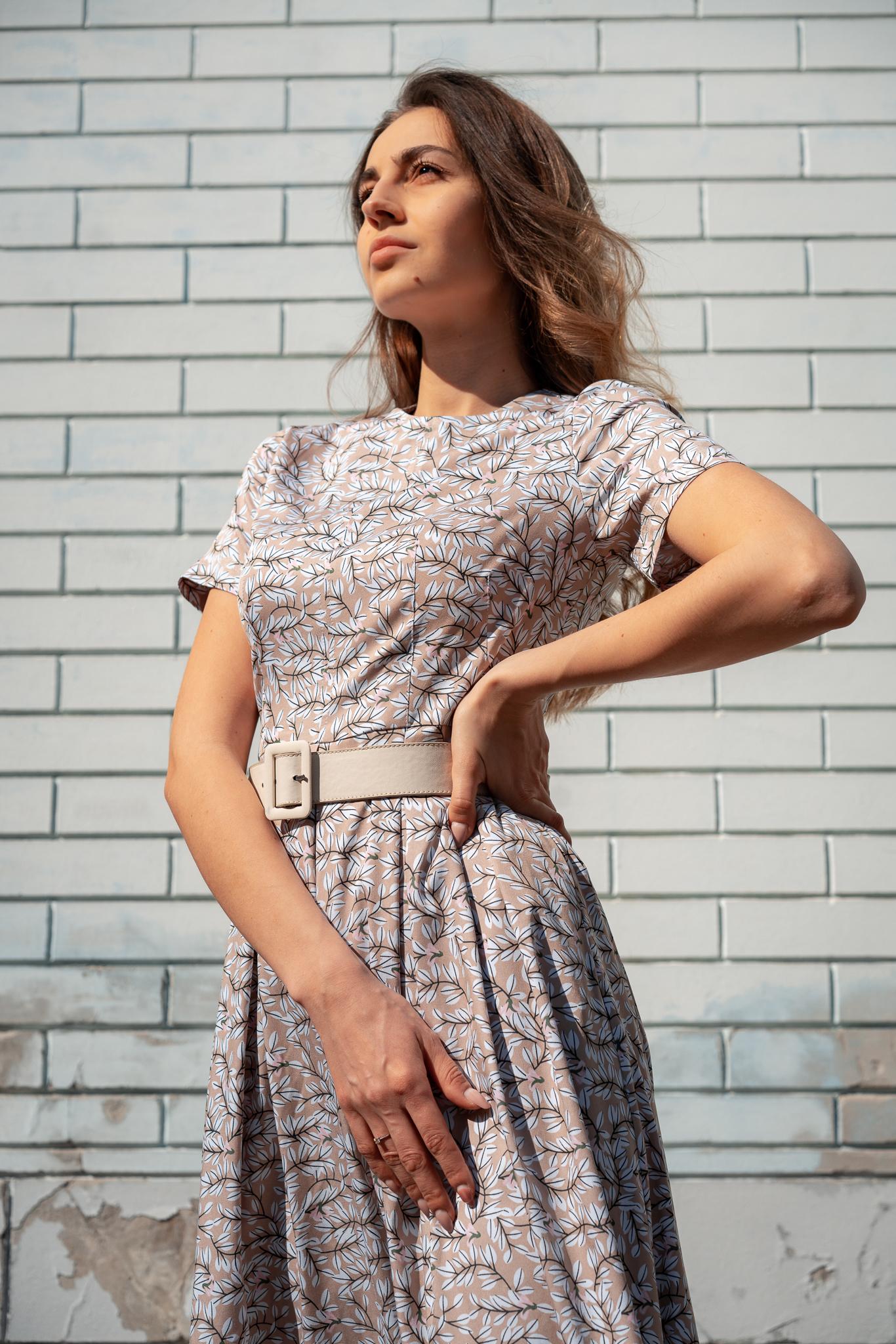 Сукня з листком міді з коротким рукавом 36 абрикосовий
Сукня з листком міді з коротким рукавом 36 абрикосовий