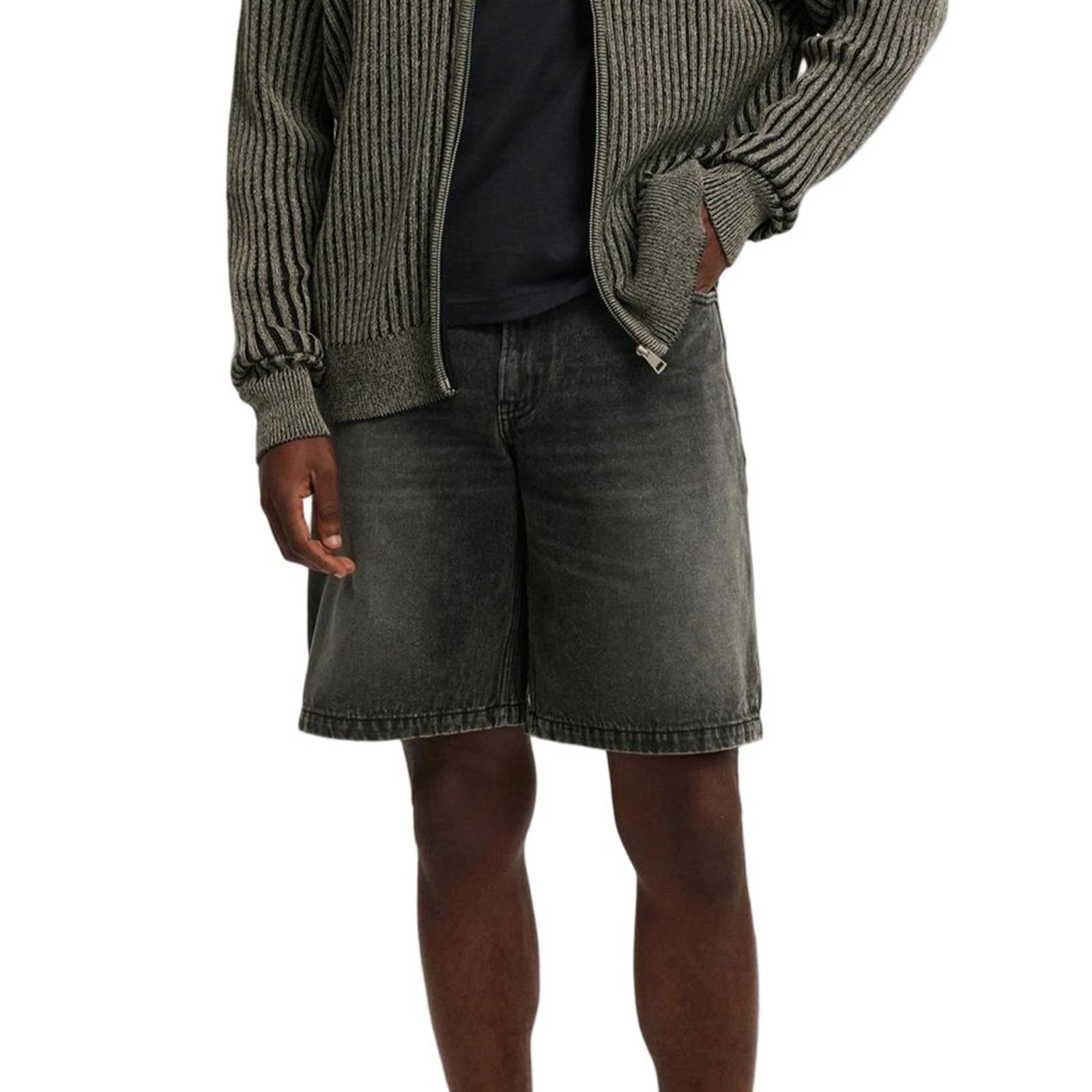 Mens Relaxed Fit Knee Length Denim Shorts Classic Five Pocket Design with Button Closure and Belt Loops L
Mens Relaxed Fit Knee Length Denim Shorts Classic Five Pocket Design with Button Closure and Belt Loops L