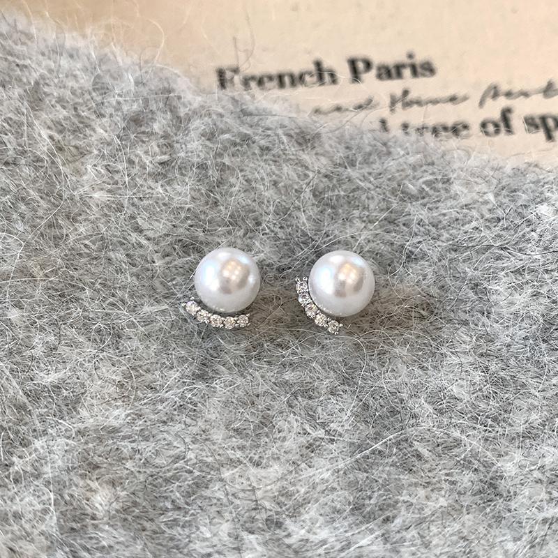 French Elegant Design Imitation Pearl Micro Set Zircon Earrings 2026 Fashion Jewelry Luxury Ear Accessories For Women s Party
French Elegant Design Imitation Pearl Micro Set Zircon Earrings 2026 Fashion Jewelry Luxury Ear Accessories For Women s Party