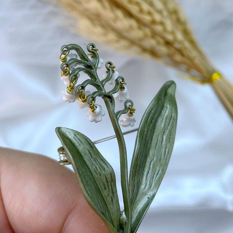 Valley Lily Brooch Freshwater Pearl Linglan Plant Flower Shining Jewelry Women Anti-exposure Pin European and American Accessories Brooch
Valley Lily Brooch Freshwater Pearl Linglan Plant Flower Shining Jewelry Women Anti-exposure Pin European and American Accessories Brooch