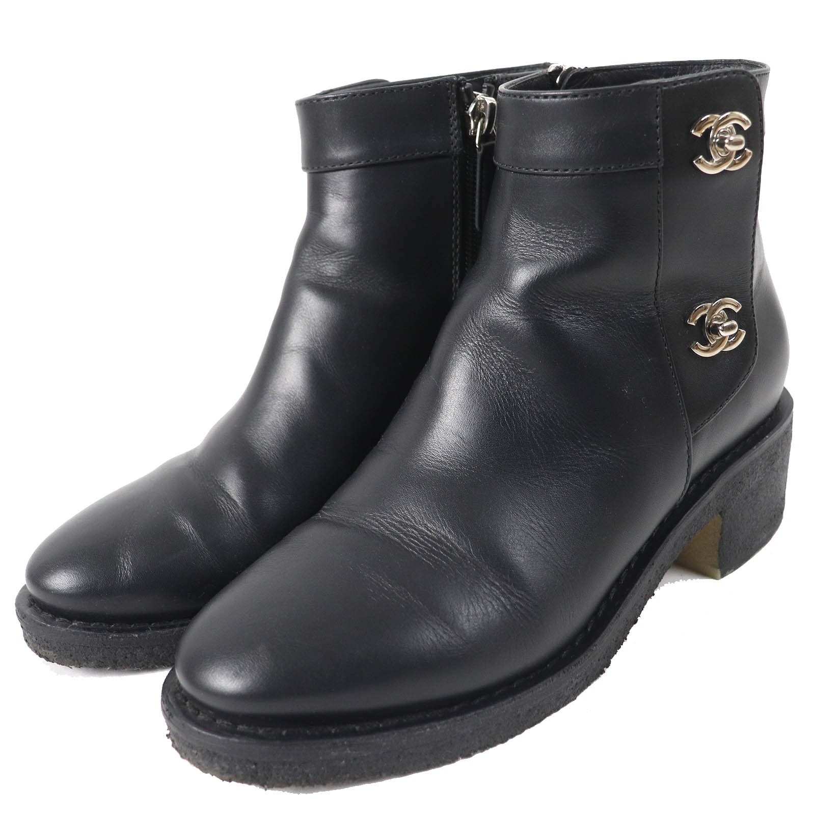 Great CHANEL short boots COCO Mark turnlock side zip Women 36 G31204 Used
Great CHANEL short boots COCO Mark turnlock side zip Women 36 G31204 Used