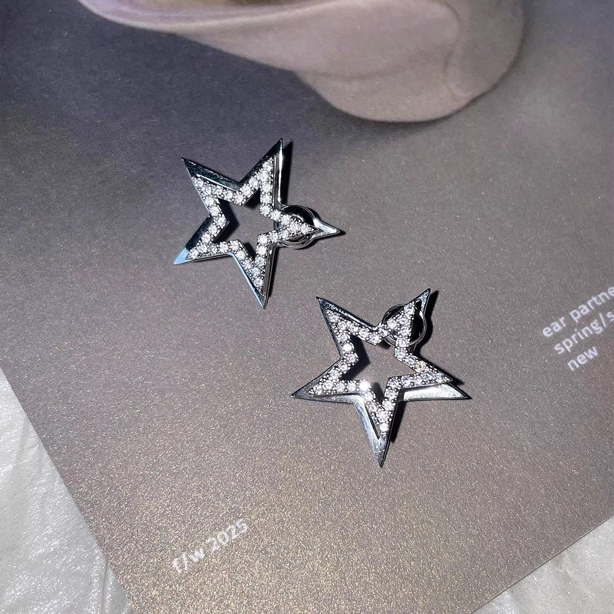 Y2K Simple Hollowed-out Double Layered Pentagonal Stud Earrings for Women Fashionable Personalized Daily Accessory Party Zircon
Y2K Simple Hollowed-out Double Layered Pentagonal Stud Earrings for Women Fashionable Personalized Daily Accessory Party Zircon