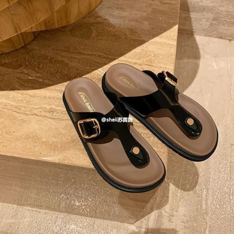 Shoes leather buckle with feet beach platform slippers women s flip-flops sandals 34 чорний
Shoes leather buckle with feet beach platform slippers women s flip-flops sandals 34 чорний