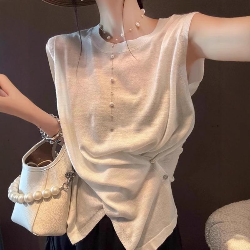 white round neck sleeveless knit top with side button detail onesize белый
white round neck sleeveless knit top with side button detail onesize белый