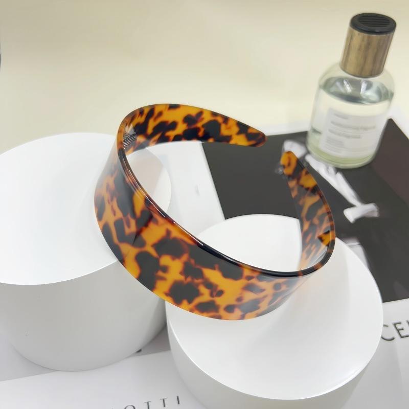 Thick Tortoise Shell Headband with Teeth for Women No Slip Wide Retro Plastic Headbands for Girls Dark Tortoiseshell
Thick Tortoise Shell Headband with Teeth for Women No Slip Wide Retro Plastic Headbands for Girls Dark Tortoiseshell