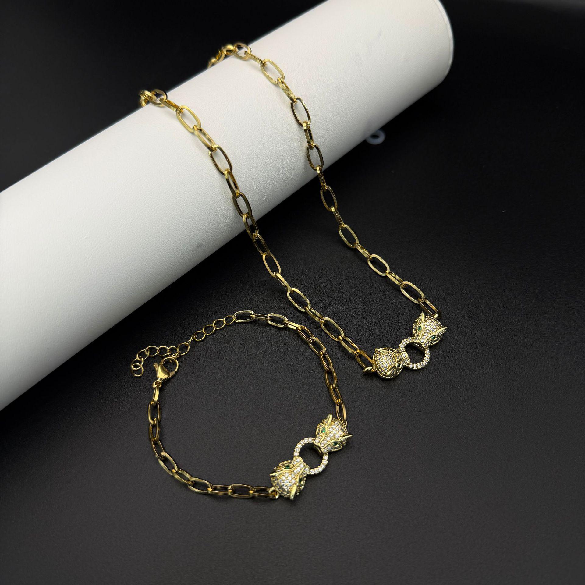 Luxury Hip Hop Leopard Zircon Jewelry Set: Bracelet and Necklace
Luxury Hip Hop Leopard Zircon Jewelry Set: Bracelet and Necklace