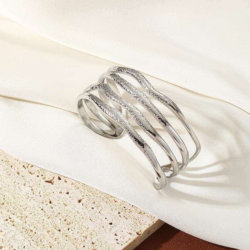 Hot-selling European and American wide-edge stainless steel bracelet electroplated K gold titanium steel bracelet personalized retro women s versatile
Hot-selling European and American wide-edge stainless steel bracelet electroplated K gold titanium steel bracelet personalized retro women s versatile