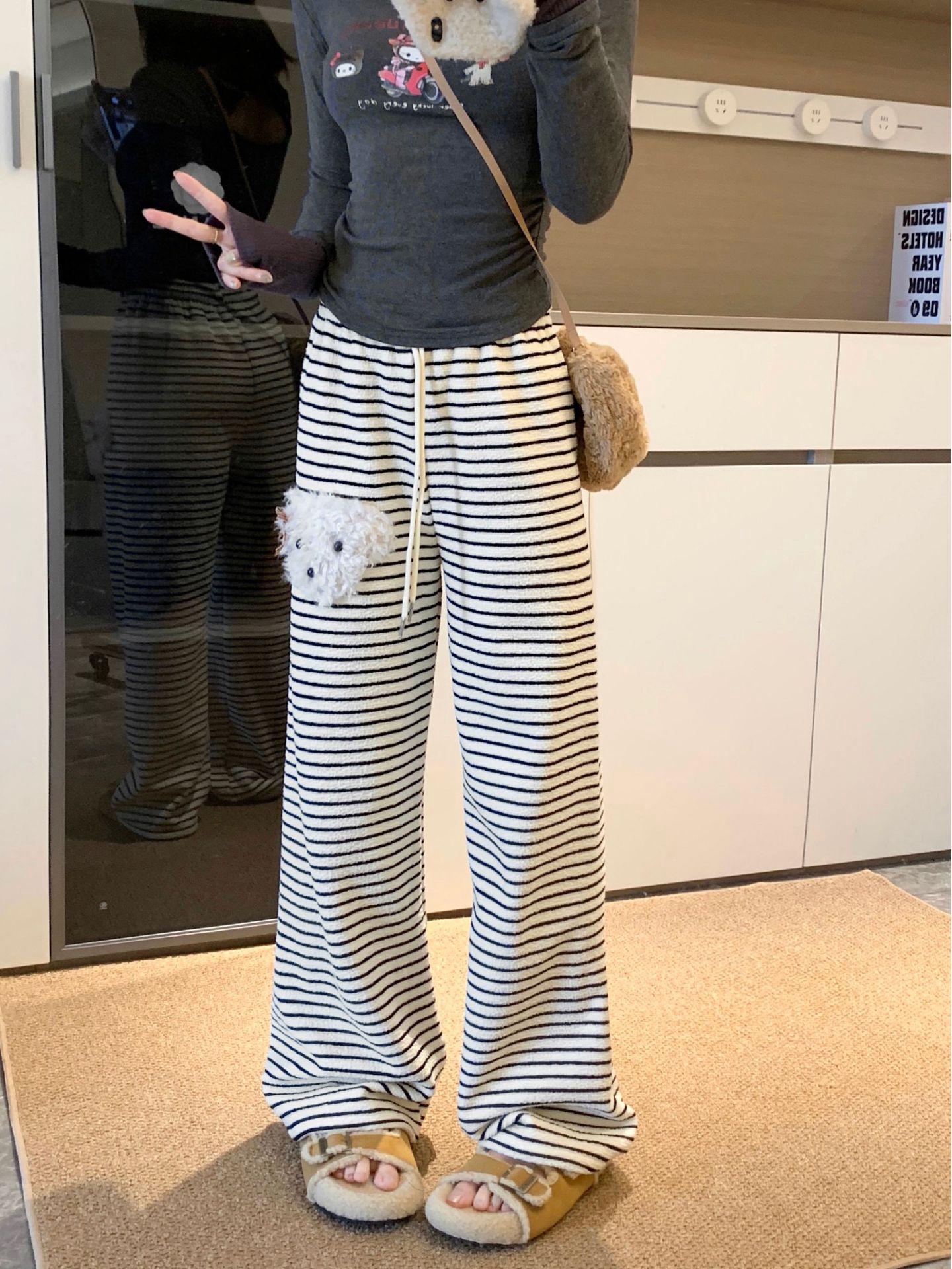Women s Plus Size Velvet Dog Stripe Casual Pants - Autumn/Winter Straight Leg 4XL (suggested 180-200 jin)
Women s Plus Size Velvet Dog Stripe Casual Pants - Autumn/Winter Straight Leg 4XL (suggested 180-200 jin)