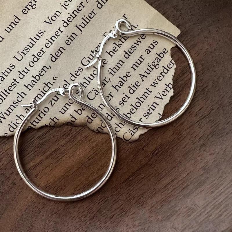 Large Vein Circle Earrings Women s Simple Unique Niche Design Minimalist Senior Sense Fashion Versatile Daily Ear Jewelry
Large Vein Circle Earrings Women s Simple Unique Niche Design Minimalist Senior Sense Fashion Versatile Daily Ear Jewelry