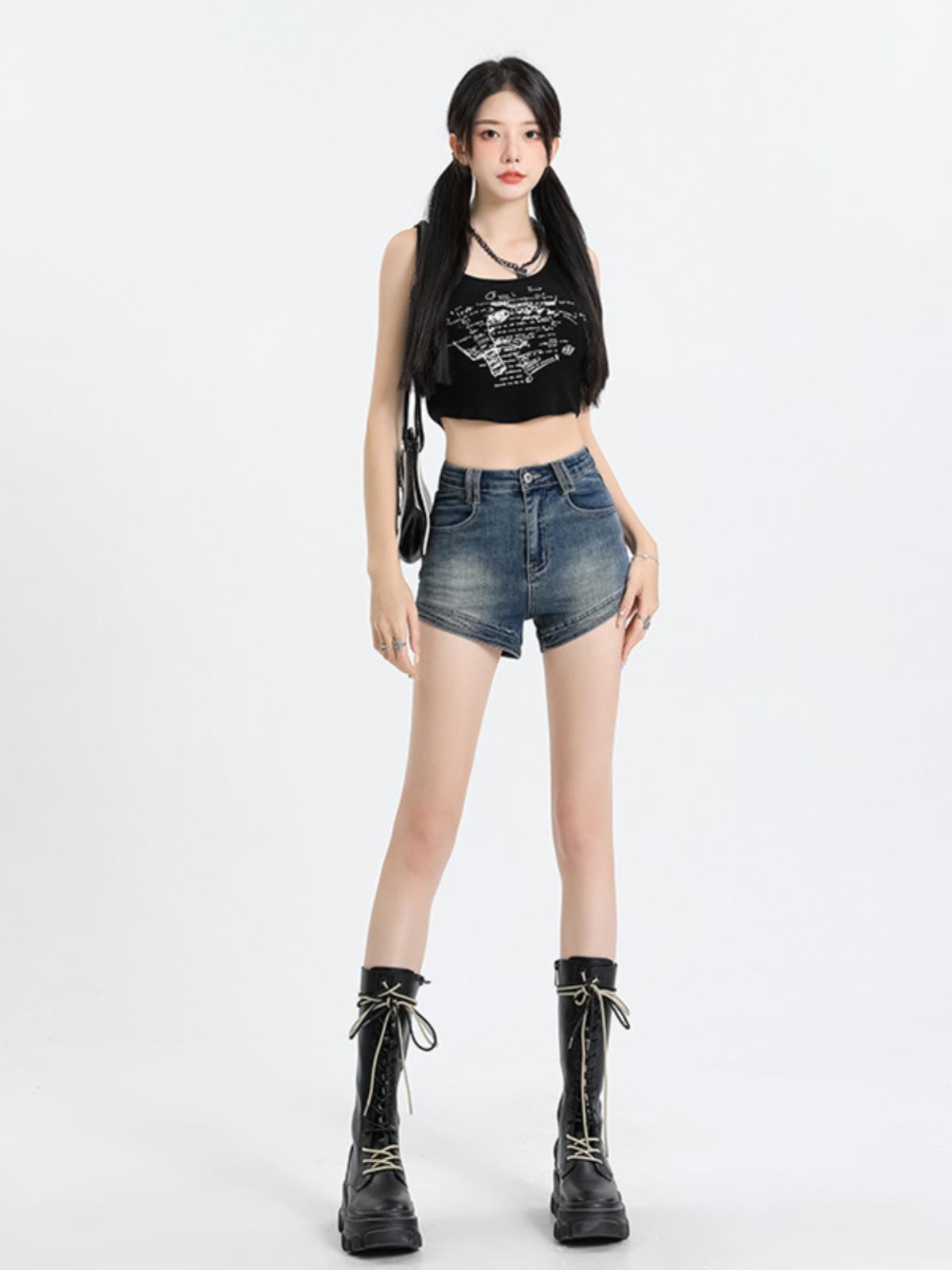 Women s Distressed Wide-Leg High-Waist A-Line Shorts - Summer 2025 Retro American Style M
Women s Distressed Wide-Leg High-Waist A-Line Shorts - Summer 2025 Retro American Style M
