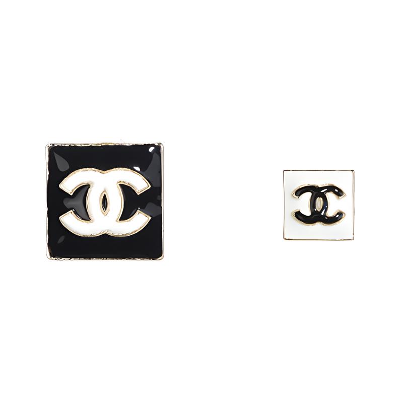 CHANEL classic LOGO two-color metal brooch women s black/white чорний
CHANEL classic LOGO two-color metal brooch women s black/white чорний