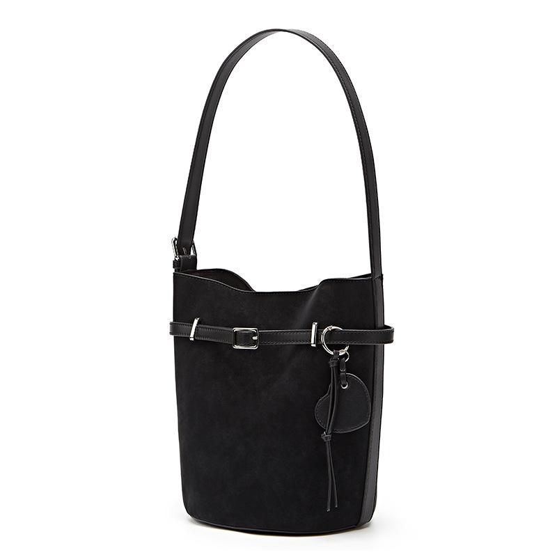 Fashionable Retro Bag Large-capacity Crossbody Bag Commuter Single-shoulder Bucket Bag
Fashionable Retro Bag Large-capacity Crossbody Bag Commuter Single-shoulder Bucket Bag