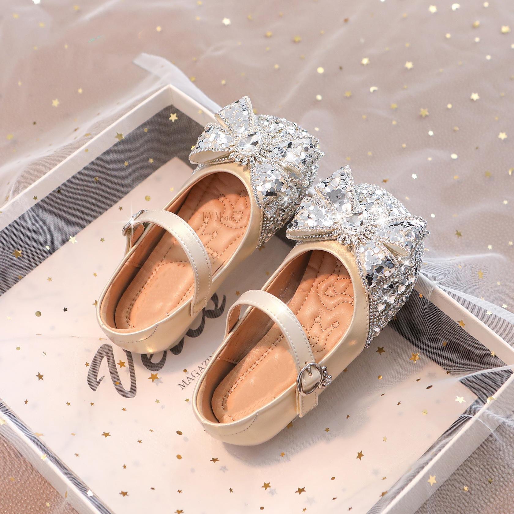 Туфли принцессы с кристаллами для девочки 6-12 лет, детская обувь, модели весна-осень 2025, белые блестящие хрустальные маленькие кожаные туфли Эльзы 36 inner length 22.5cm бежевый
Туфли принцессы с кристаллами для девочки 6-12 лет, детская обувь, модели весна-осень 2025, белые блестящие хрустальные маленькие кожаные туфли Эльзы 36 inner length 22.5cm бежевый