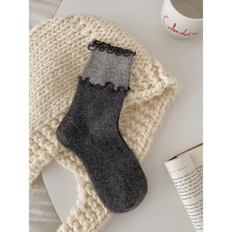 Winter and Autumn Thick and Warm Grey-colored Bow-knitted Wool Socks for Women, Striped Fabric Label, Without Bones, Mid-calf Length Socks 1 pair
Winter and Autumn Thick and Warm Grey-colored Bow-knitted Wool Socks for Women, Striped Fabric Label, Without Bones, Mid-calf Length Socks 1 pair