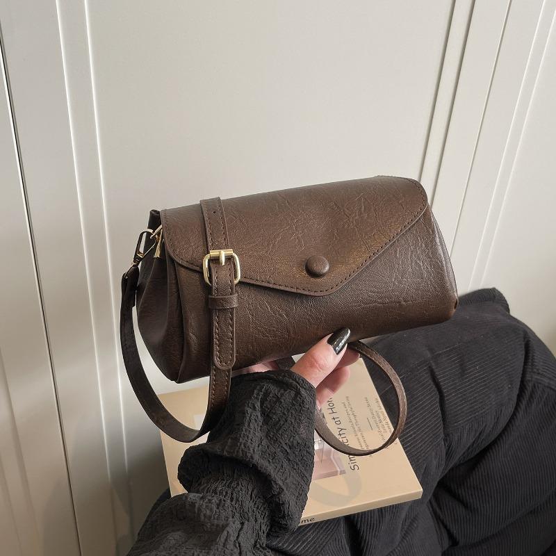 Niche design casual small square bag texture simple fashion shoulder messenger bag winter personalized women s bag
Niche design casual small square bag texture simple fashion shoulder messenger bag winter personalized women s bag