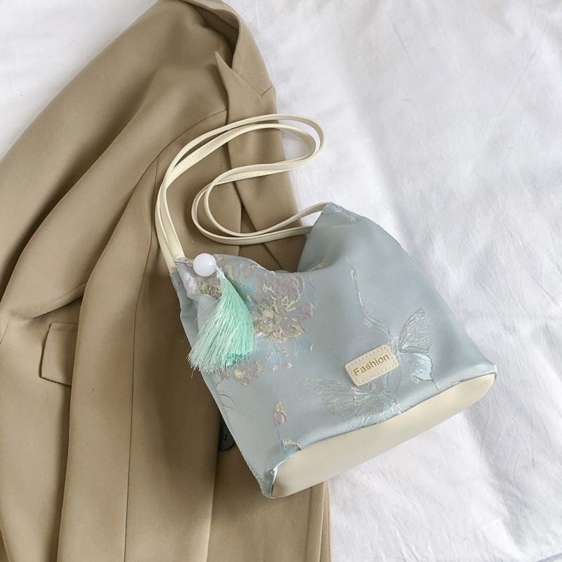 Chic And Spacious 2024 Summer Women s Handheld Casual Bucket Bag With Beautiful Beading Design Blue
Chic And Spacious 2024 Summer Women s Handheld Casual Bucket Bag With Beautiful Beading Design Blue