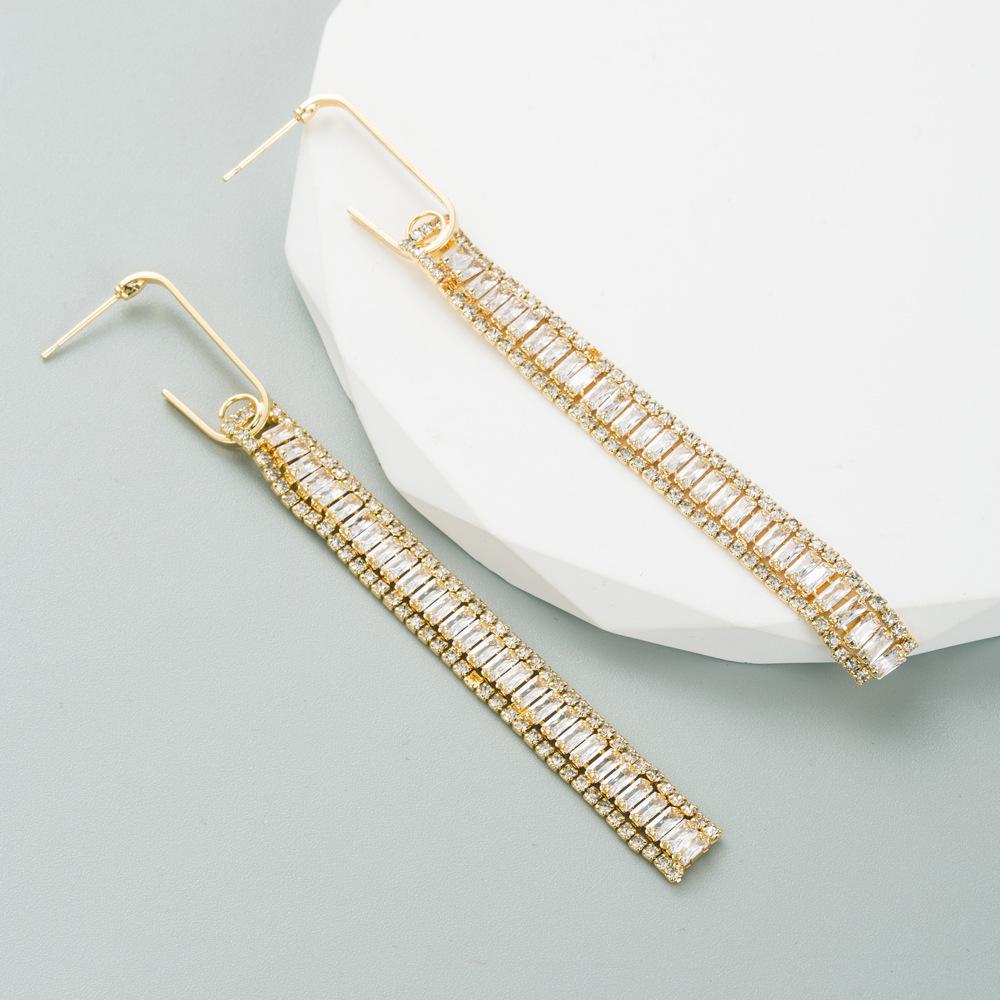 Женские серьги-капли с медным покрытием, настоящее золото, инкрустированные цветным цирконием, длинные серьги с геометрическим квадратным цирконием, легкие роскошные серьги OneSize белый
Женские серьги-капли с медным покрытием, настоящее золото, инкрустированные цветным цирконием, длинные серьги с геометрическим квадратным цирконием, легкие роскошные серьги OneSize белый