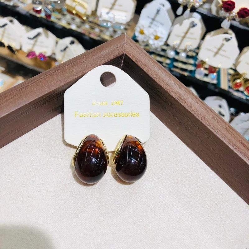 Heart shape Lady earrings French Retro Cream Almond Amber pure color Acrylic Long Pendant For Women s Party Jewelry Earrings чорний
Heart shape Lady earrings French Retro Cream Almond Amber pure color Acrylic Long Pendant For Women s Party Jewelry Earrings чорний