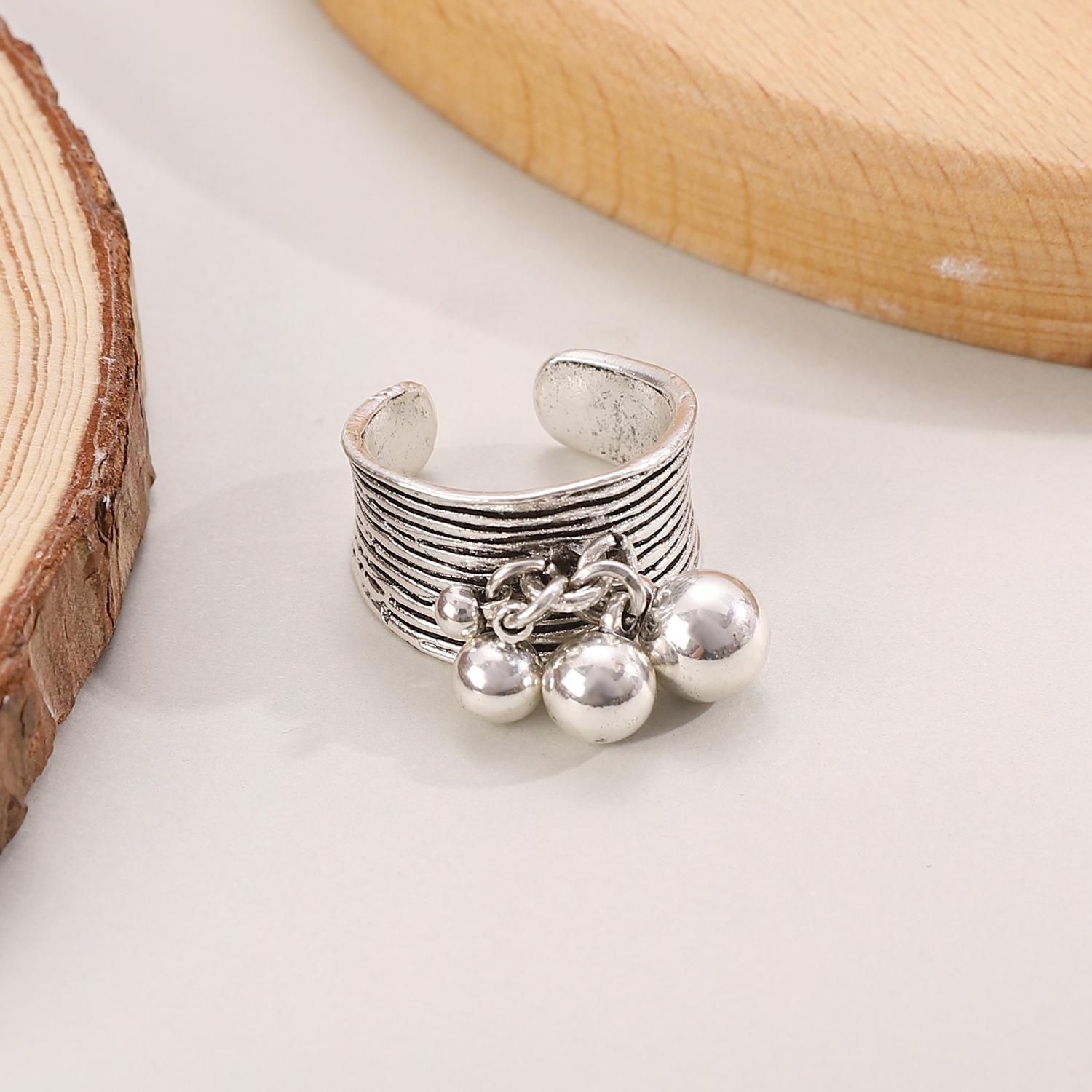 Summer Distressed Open Adjustable Bell Ring for Women with Retro Niche Design Bead Ball
Summer Distressed Open Adjustable Bell Ring for Women with Retro Niche Design Bead Ball