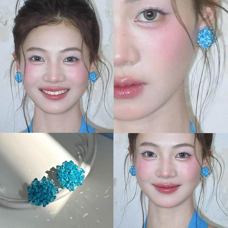 Glazed rice beads flower cluster earrings temperament fashionable versatile stud earrings niche design personalized exquisite earrings
Glazed rice beads flower cluster earrings temperament fashionable versatile stud earrings niche design personalized exquisite earrings