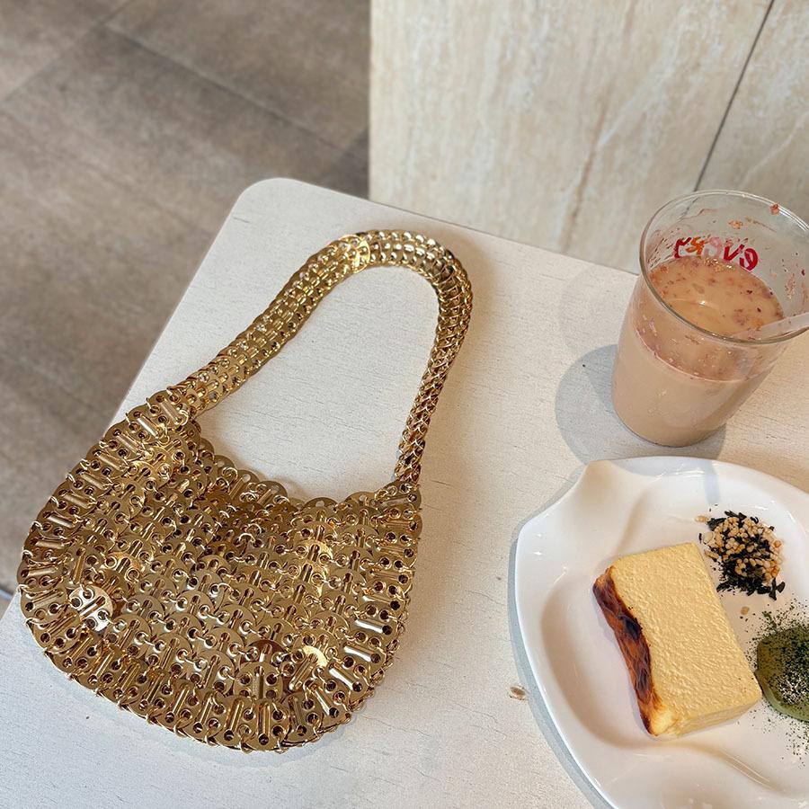 Vintage Burst Silver Shiny Niche Metal Sequins Underarm Bag Hollow Weave Design Shoulder Tote Bag золотой
Vintage Burst Silver Shiny Niche Metal Sequins Underarm Bag Hollow Weave Design Shoulder Tote Bag золотой
